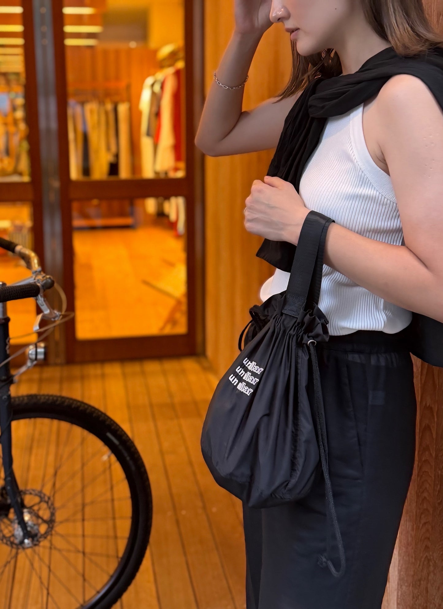 UNCOLLAR DRAWSTRING BAG