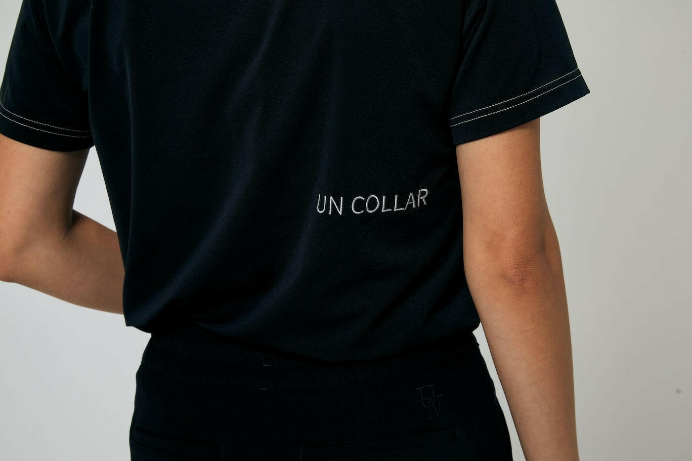 UN COLLAR 【ストレッチフィット】MOCK NECK (Unisex).