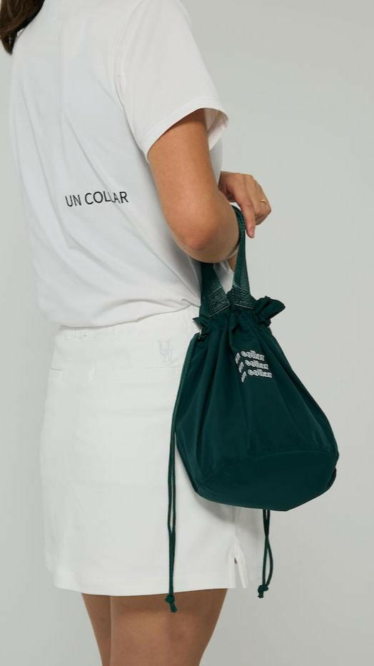 UNCOLLAR DRAWSTRING BAG.