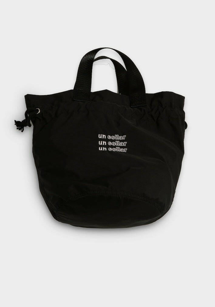 UNCOLLAR DRAWSTRING BAG.
